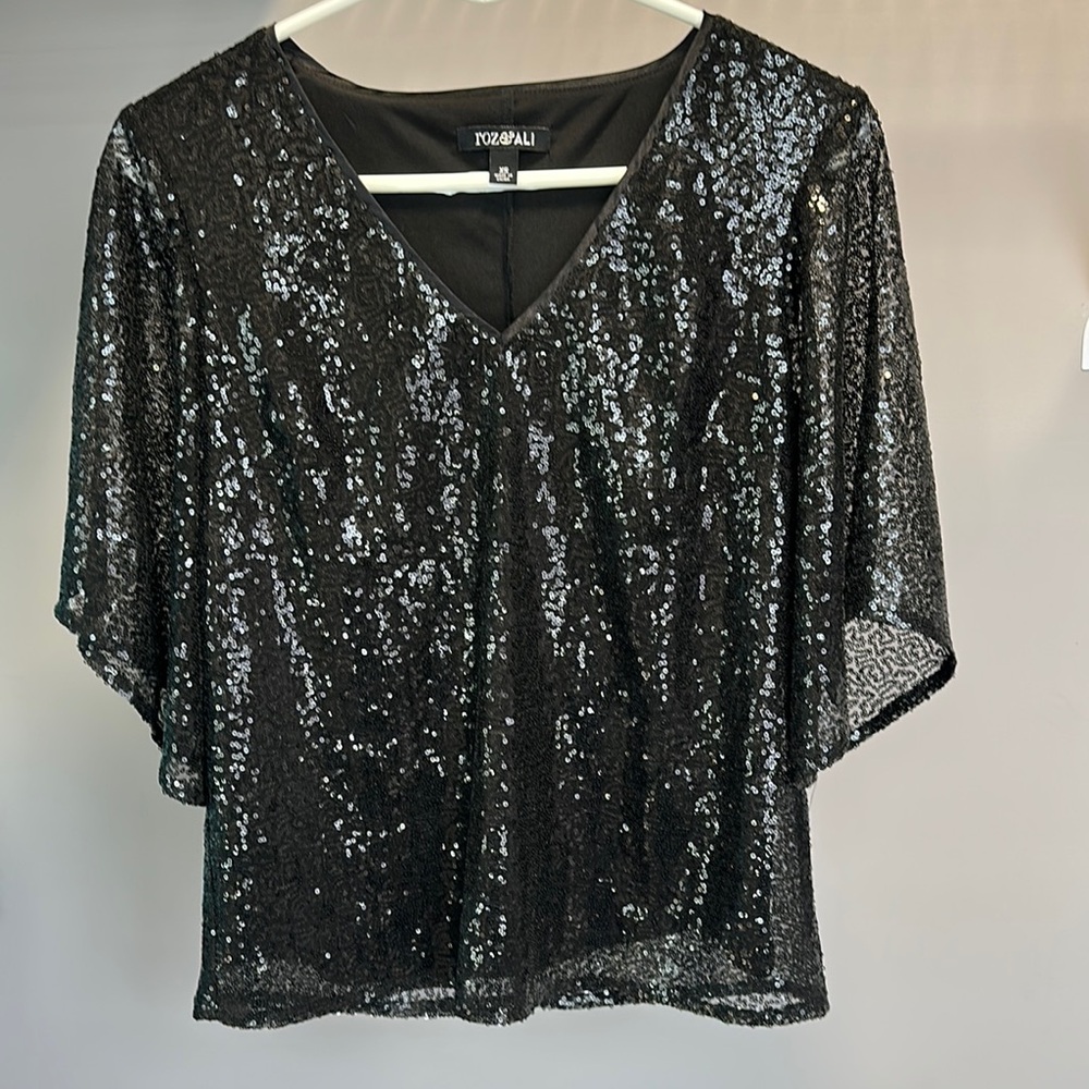 ROZ & ALI size XS Black Sequin Top